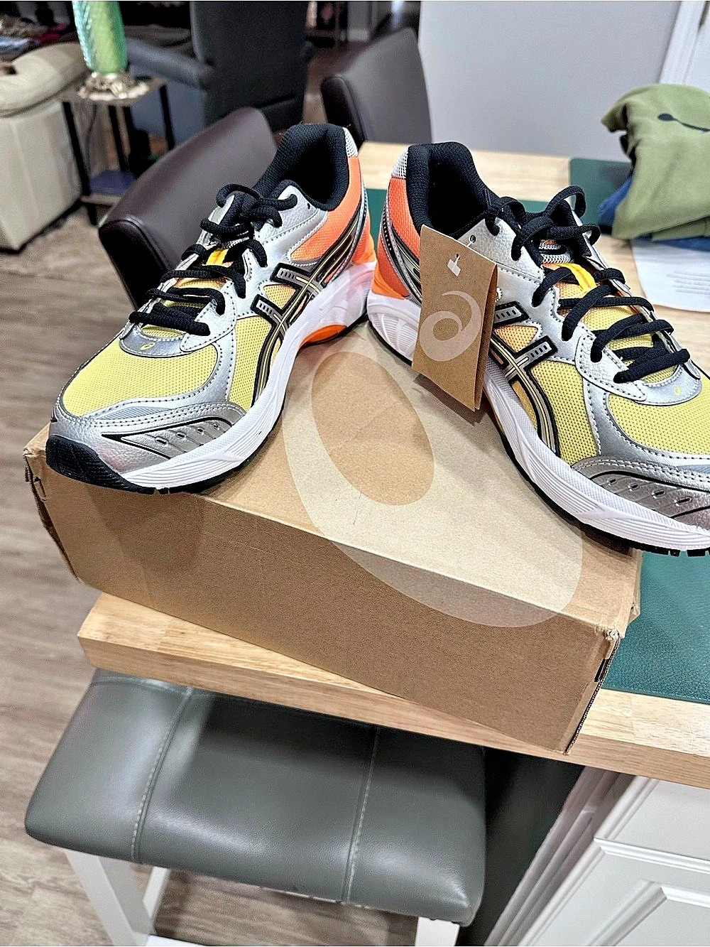 ASICS GT-2160 Women's Yellow Silver Sneakers US 10.5 NWT